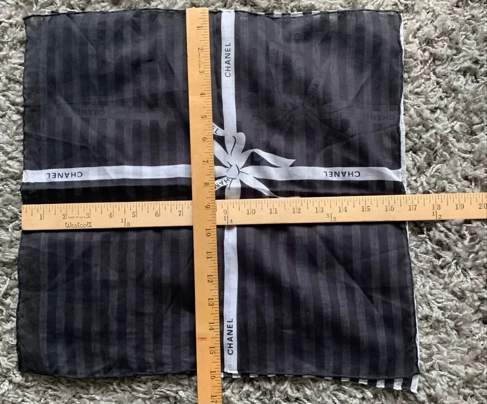 CHANEL logo pocket